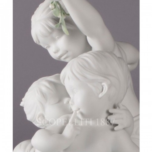 LLADROE 야드로 Kiss under the mistletoe Children Figurine LladrOE Lladro Kiss under the mistletoe Children Figurine 01929