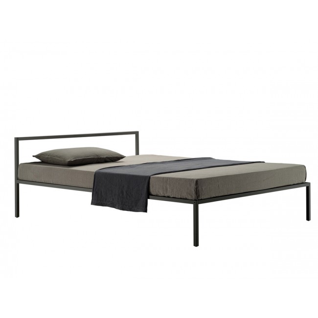 자노타 1706 Nyx Bed To fit mattress size: 180cm x 200cm (mattress included) Zanotta 01377