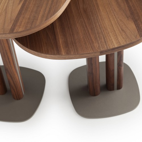 Morica Design 맨해튼 Small Asymmetrical 월넛 사이드 테이블 12105