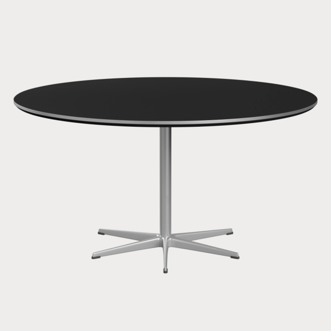 프리츠한센 서큘러 테이블 A826 (145cm) - 블랙 스탠다드 라미네이트 새틴 알루미늄 엣지 실버 그레이 베이스 00957
